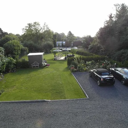 Bed & Breakfast Meerbusch 3*